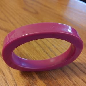 🏷️ Squared Oval Fuchsia Plastic Bangle